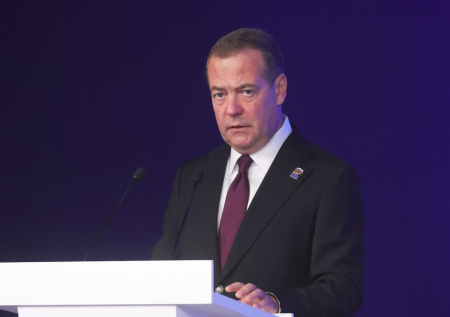 Медведев призвал приравнять продвижение «деколонизации РФ» к экстремизму