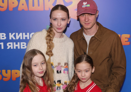 Гармаш, Любимова, Борисов с дочками: как прошла премьера «Чебурашки-2»