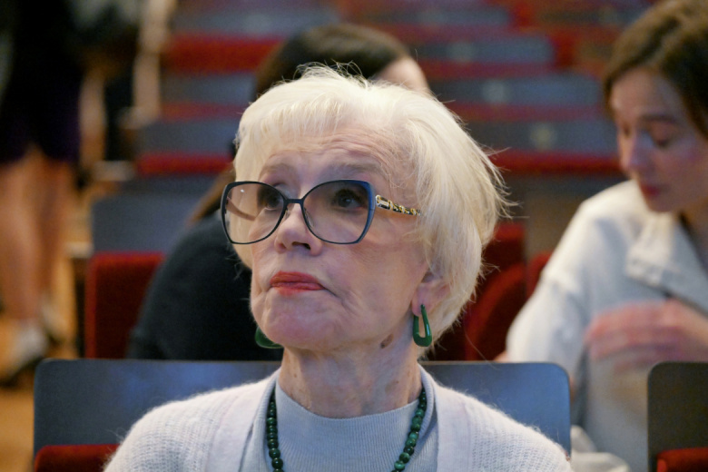 Вера Алентова