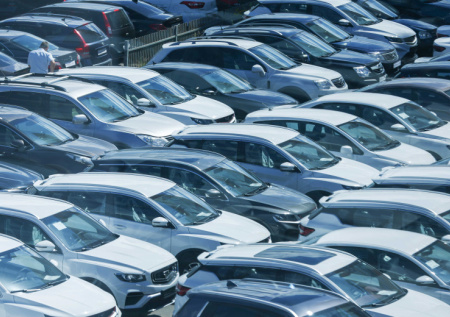 Россиянам рассказали, кому пора срочно менять права