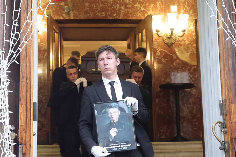 Церемония прощания с актером театра и кино, народным артистом РФ Анатолием Лобоцким в театре Маяковского