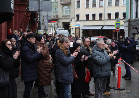 Лобоцкого проводили в последний путь аплодисментами