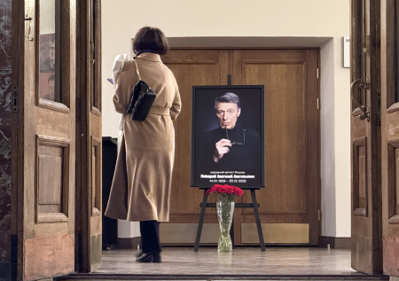 Стало известно, кто почувствовал себя плохо у гроба Лобоцкого