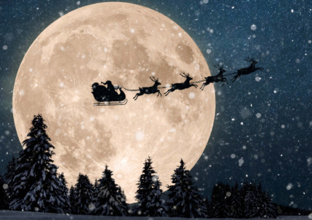 Санта-Клаус начал свое юбилейное турне с полета над Россией