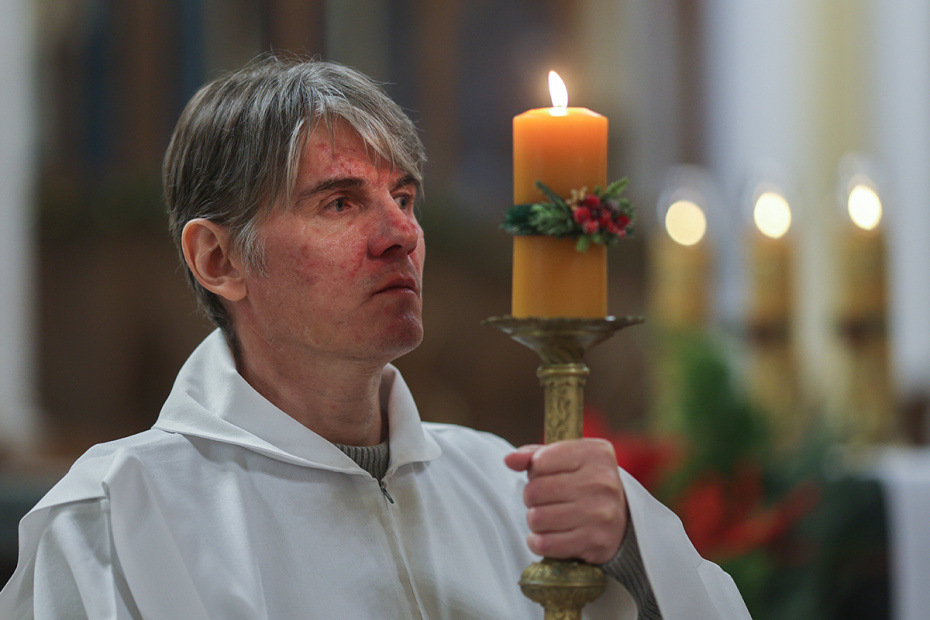 Ночная месса в честь праздника Рождества Христова в крупнейшем в России римско-католическом соборе Непорочного зачатия Пресвятой Девы Марии в Москве