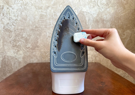 Как быстро вернуть утюгу чистоту и блеск: безопасные домашние методы, которые реально работают