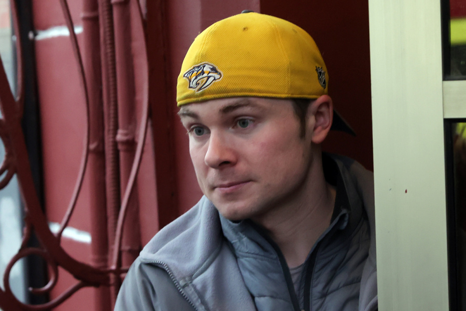 Актер Макар Запорожский на церемонии прощания с актером театра и кино, народным артистом РФ Анатолием Лобоцким в театре Маяковского