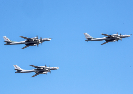 Ракетоносцы Ту-95МС совершили полет над Норвежским морем