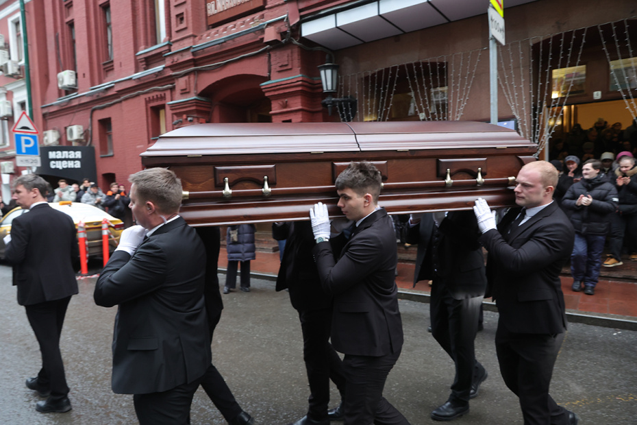 Церемония прощания с актером театра и кино, народным артистом РФ Анатолием Лобоцким в театре Маяковского