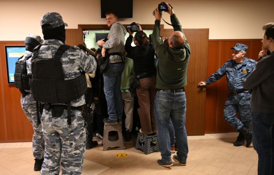Фотокорреспонденты во время заседания в Московском городском суде