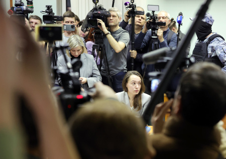 Ажиотаж в зале суда по делу Долиной попал на видео