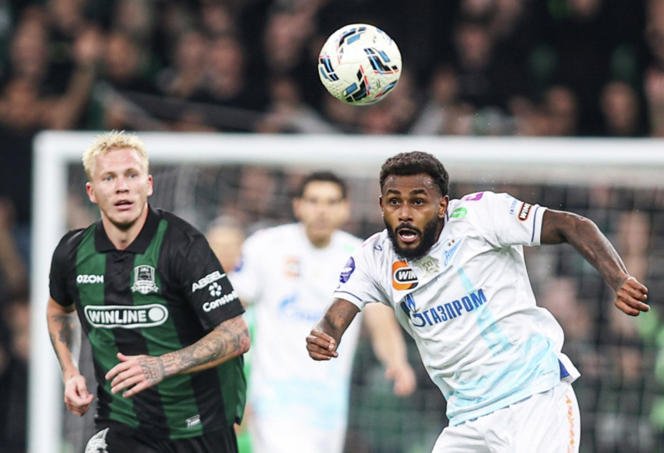 Никита Кривцов (Краснодар) и Вендел (Зенит) в матче 9-го тура Российской премьер-лиги в Краснодаре