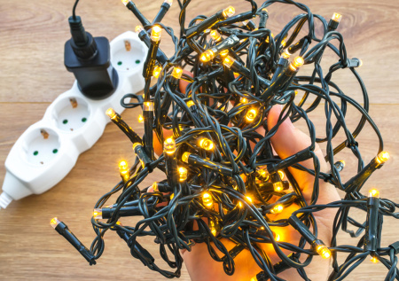 Малышева раскрыла опасность мигающих гирлянд