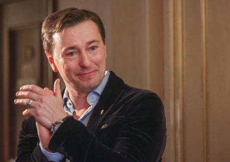 Безруков подал иск на 500 тысяч рублей за маски с его лицом