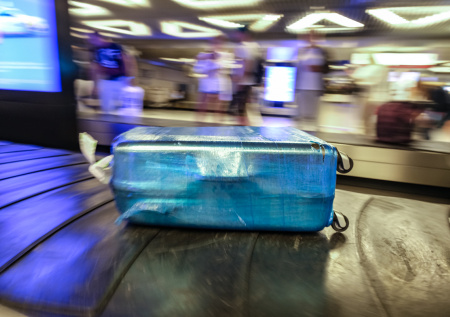 Туристы начали брать в путешествия по Европе чемоданы с едой