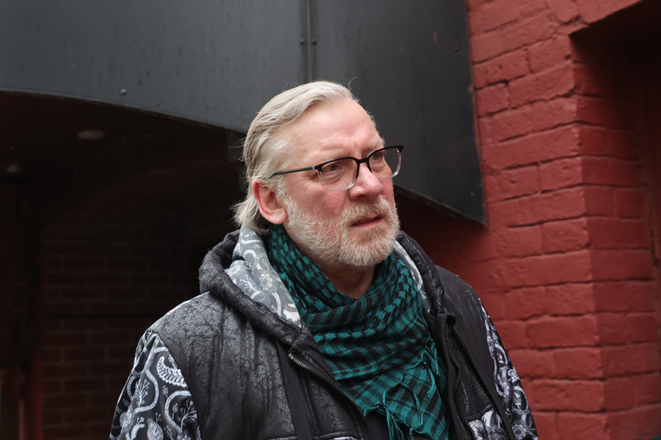 Виктор Раков на церемонии прощания с актером театра и кино, народным артистом РФ Анатолием Лобоцким в театре Маяковского