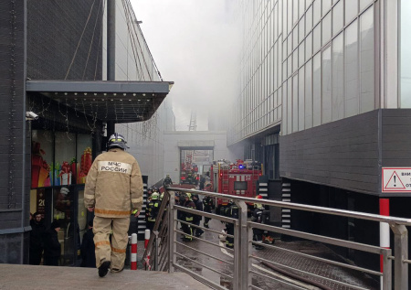 Пожар в БЦ «Варшавская плаза» увеличился до 300 квадратных метров