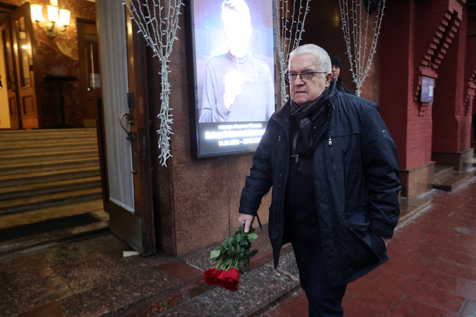 Церемония прощания с актером театра и кино, народным артистом РФ Анатолием Лобоцким в театре Маяковского