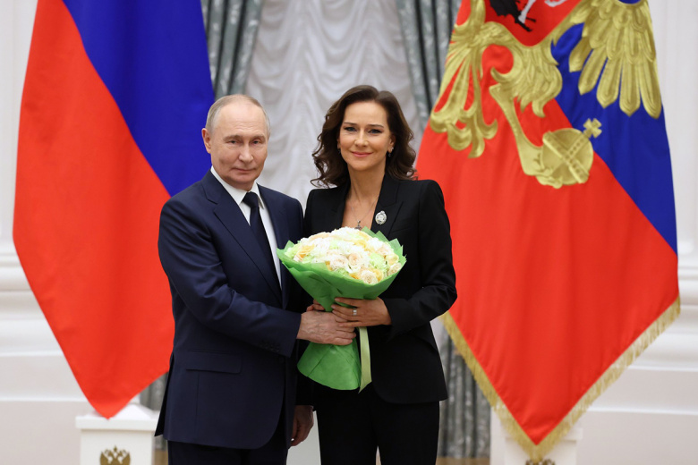 Церемония вручения государственных наград. Президент РФ Владимир Путин и член совета директоров «Русской Медиагруппы» Елена Киселёва