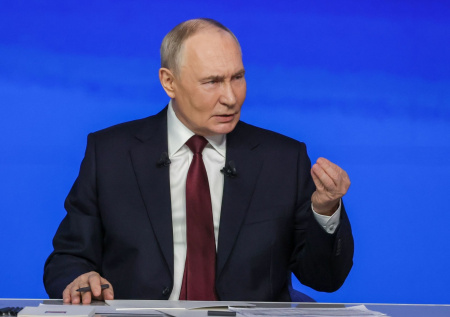 Путин предложил выявлять 100 худших образовательных заведений