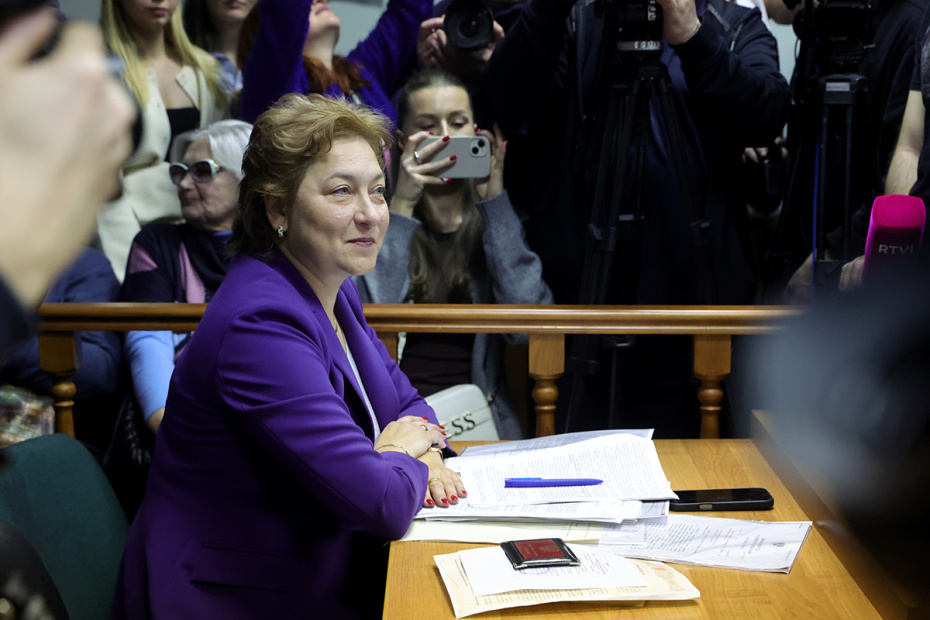 Адвокат покупательницы квартиры певицы Ларисы Долиной Полины Лурье Светлана Свириденко на рассмотрении иска о выселении Долиной из квартиры в Московском городском суде