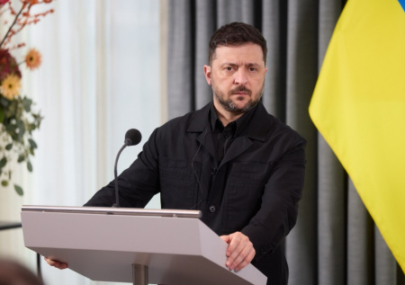 Стало известно, из-за кого Зеленский отказался от стиля «милитари»