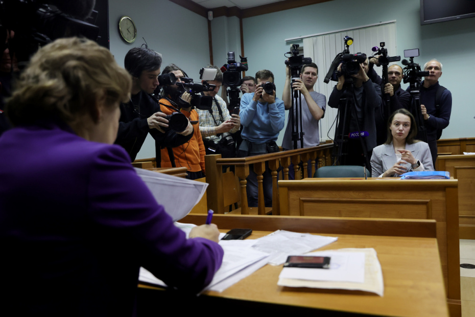 Адвокат певицы Ларисы Долиной Мария Пухова на рассмотрении иска о выселении Долиной из квартиры в Московском городском суде