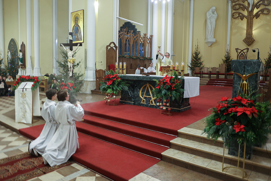 Ночная месса в честь праздника Рождества Христова в крупнейшем в России римско-католическом соборе Непорочного зачатия Пресвятой Девы Марии в Москве