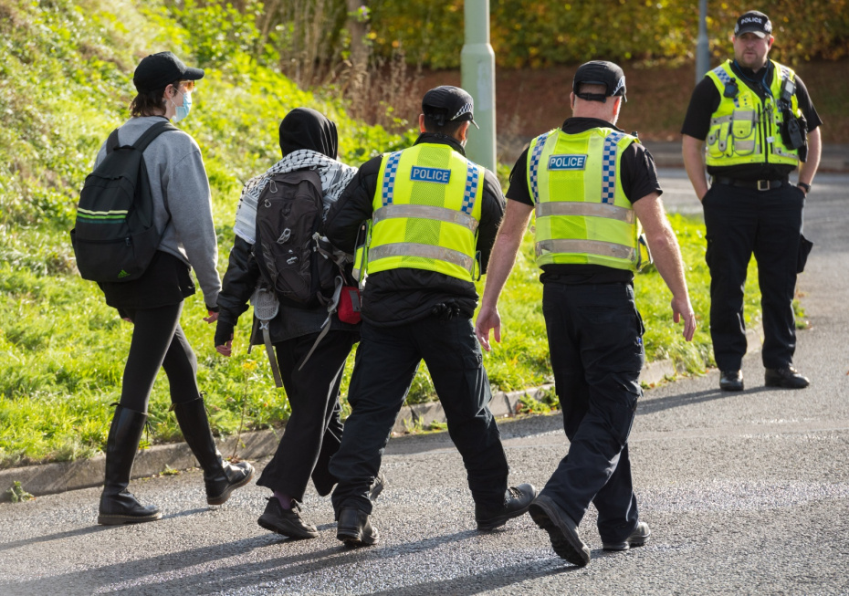 Полиция разгоняет акцию протеста