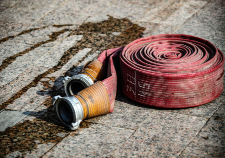 Спасатели потушили открытый огонь в порту Темрюка после атаки БПЛА