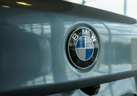 Депутат опроверг информацию о владении BMW с откидными номерами