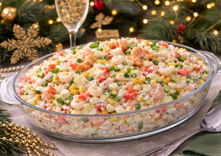 Неубиваемая классика на Новый год: крабовый салат с рисом, который всегда съедают первым