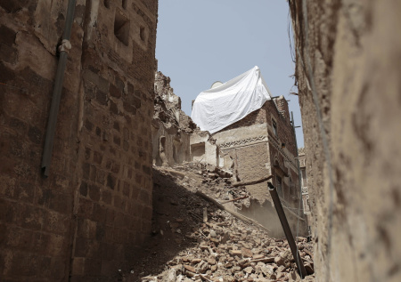 Восток Йемена подвергся атакам истребителей