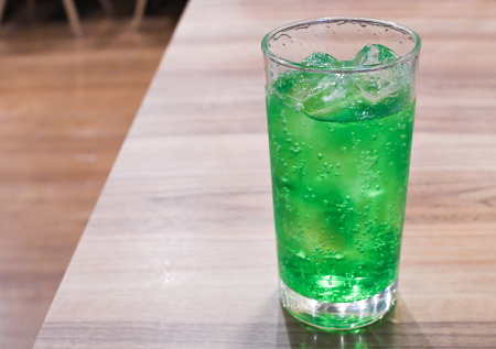 Партию известного напитка с ацетоном изъяли из продажи в Москве