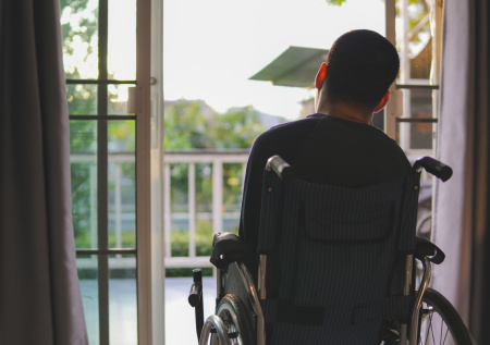 Педофил на коляске: мать помогала сожителю насиловать дочку на камеру