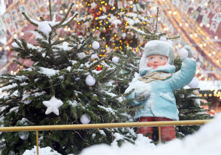 Снег кружится, летает и тает: последствия сильного ненастья в Москве