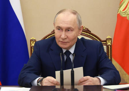 Путин заявил о кратном росте выпуска вооружений для СВО