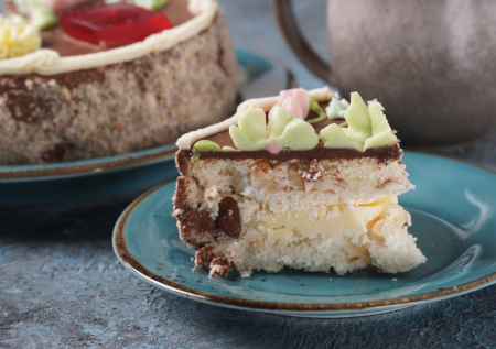 Торт «Киевский» по ГОСТу как в СССР: готовим десерт на праздник