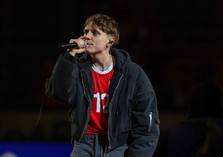 Самым высокооплачиваемым артистом в 2025 году стал 20-летний певец