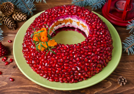 Новогодний хит, который просят повторить. Салат-кольцо «Рубин» — люблю его за яркий вкус и бесподобный цвет