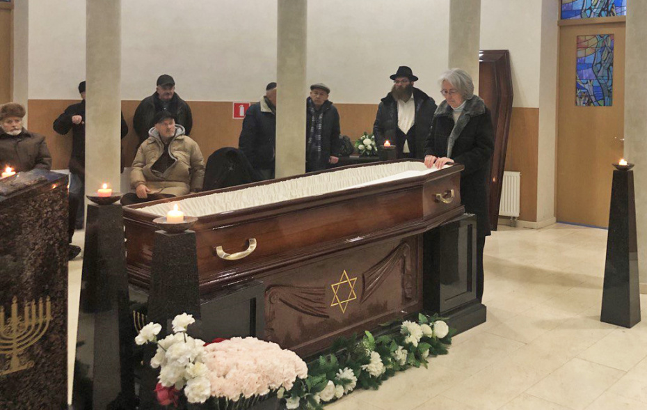 Обстановка в зале прощания с Иреной Лесневской