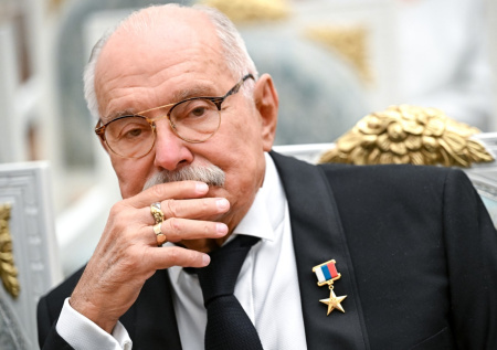 Михалков ответил на вопрос о пролившем вино на Путина друге