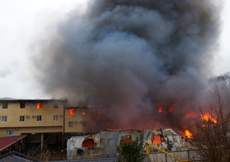 Автосервис в Сочи превратился в огромный факел