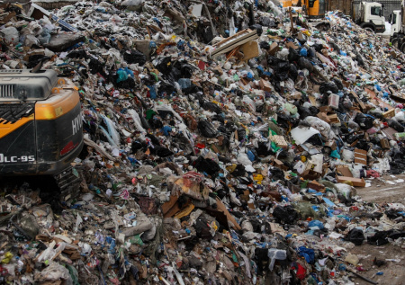 Путин дал отсрочку старым мусорным полигонам