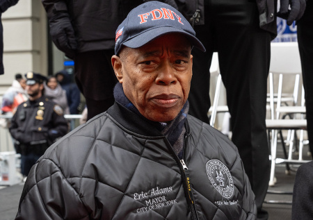 Мэр многомиллионного мегаполиса призвал «делать детей» в буран