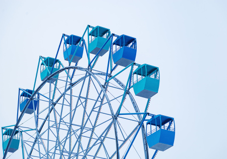 На Украине посетители застряли на колесе обозрения из-за отключения света