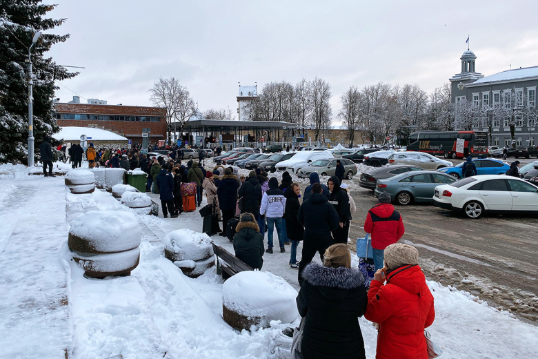 Очередь на пограничном переходе в Нарве, Эстония