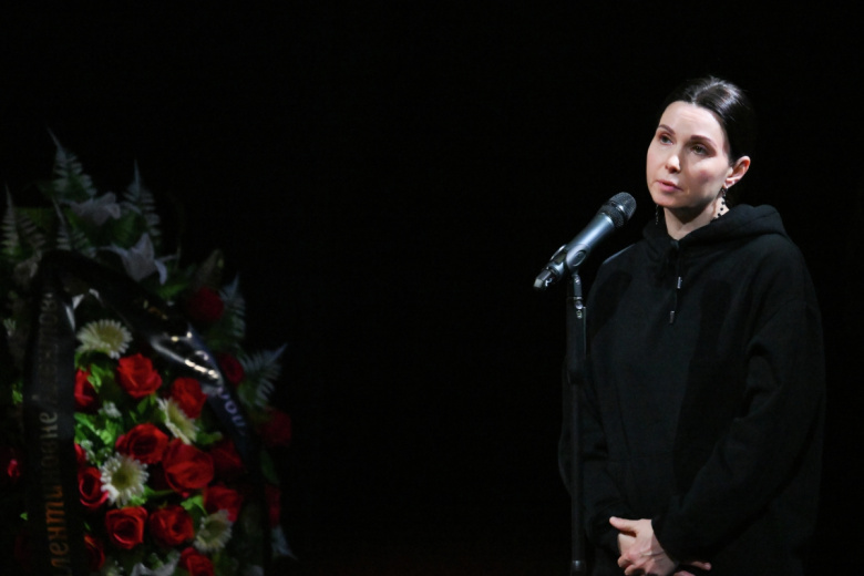 Актриса Александра Урсуляк на церемонии прощания с народной артисткой России Верой Алентовой в Московском драматическом театре имени А. С. Пушкина