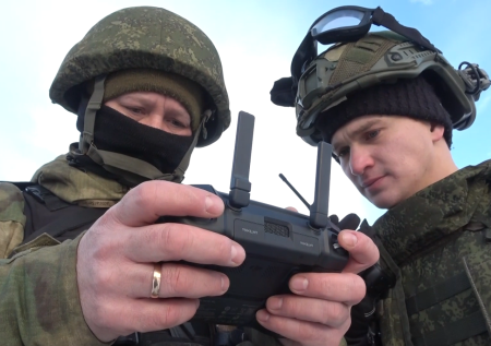 Рой российских FVP-дронов сжег Abrams под Красноармейском и попал на видео