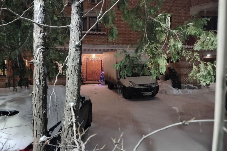 Предположительно, перевозка вещей певицы Ларисы Долиной из ее бывшей квартиры в Хамовниках после решения суда о выселении